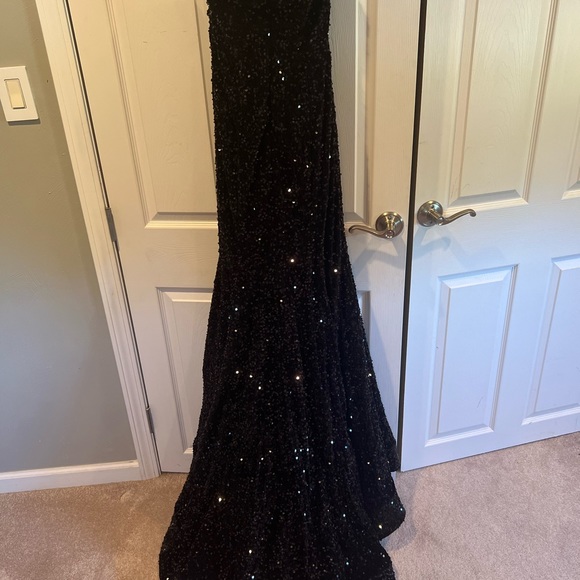 Strapless black sequined prom dress.  Never worn paid $300 asking $150.  Size 8 - Picture 3 of 7